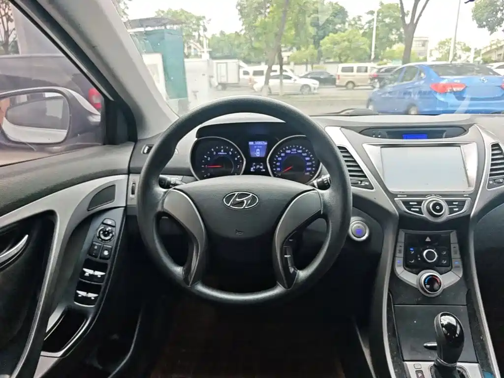 Hyundai Elantra Langdong 2015 — фото 11