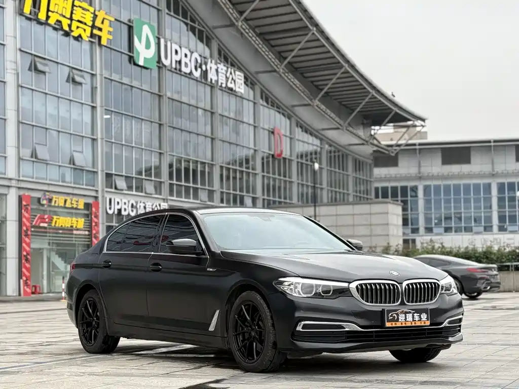 BMW 5 Series 2020 — фото 8