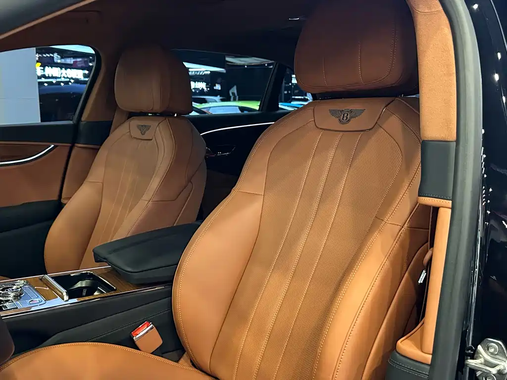Bentley Flying Spur PHEV 2024 — фото 18
