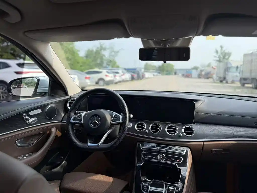 Mercedes-Benz E-Class 2017 — фото 12