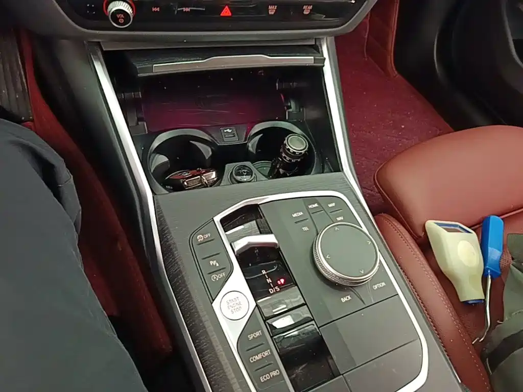 BMW 3 Series 2025 — фото 10
