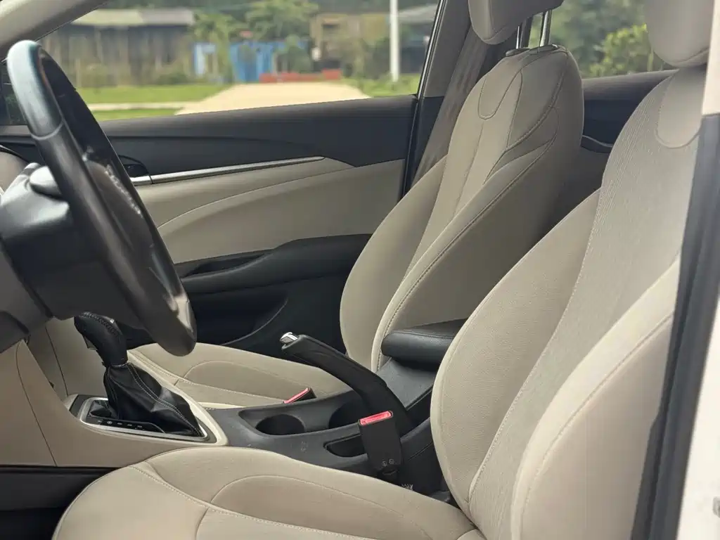 Buick Excelle 2017 — фото 10