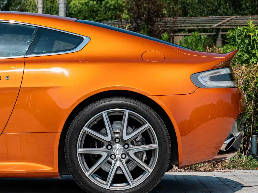 Aston Martin V8 Vantage 2014 — фото 5