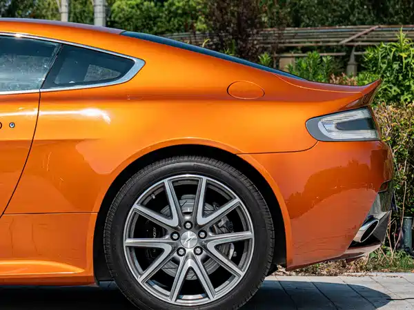 Aston Martin V8 Vantage 2014