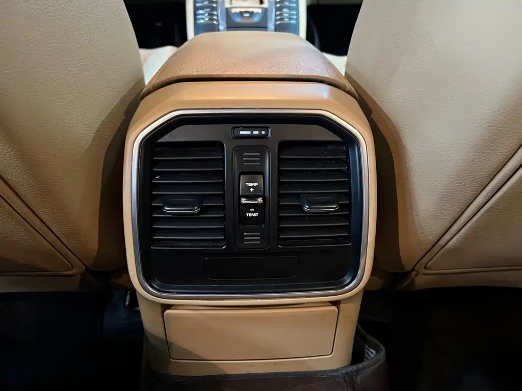 Porsche Macan 2016 — фото 14