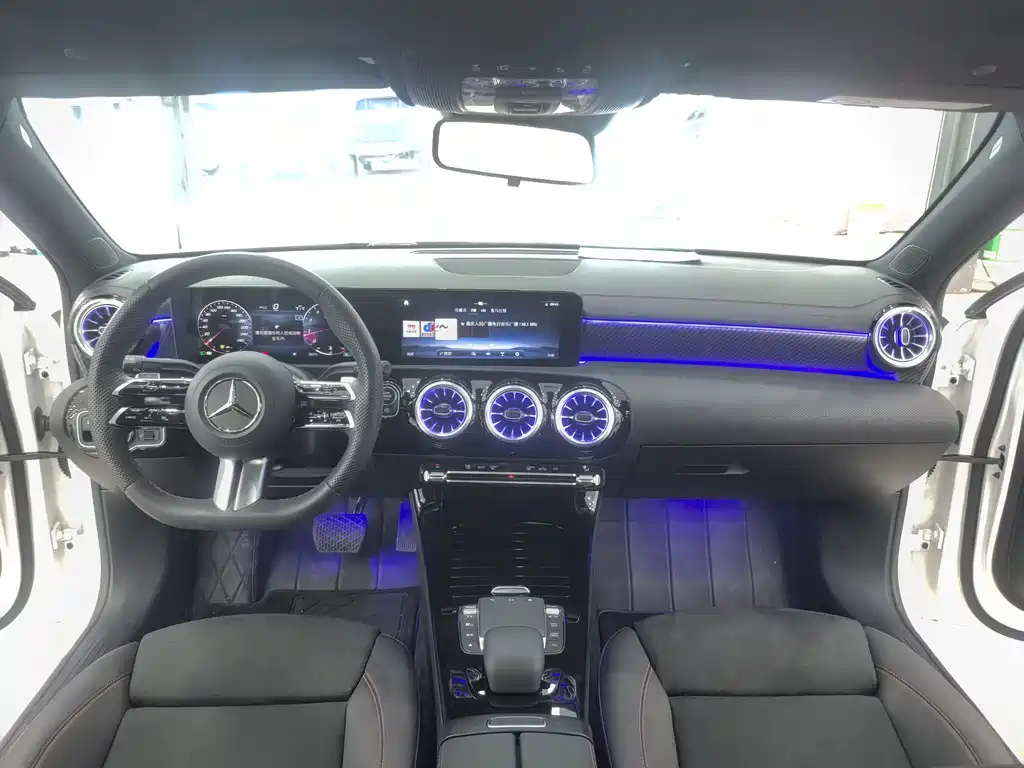 Mercedes-Benz A-Class 2024 — фото 10