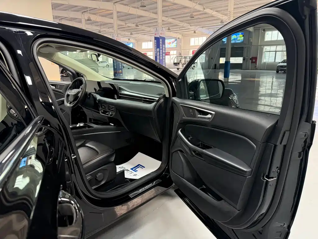 Ford Edge 2021 — фото 13