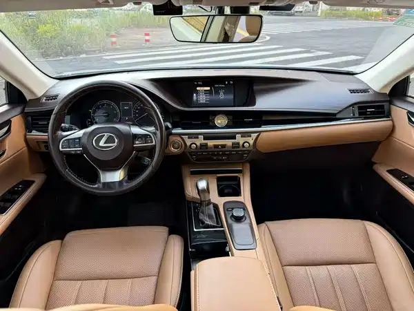Lexus ES 2018