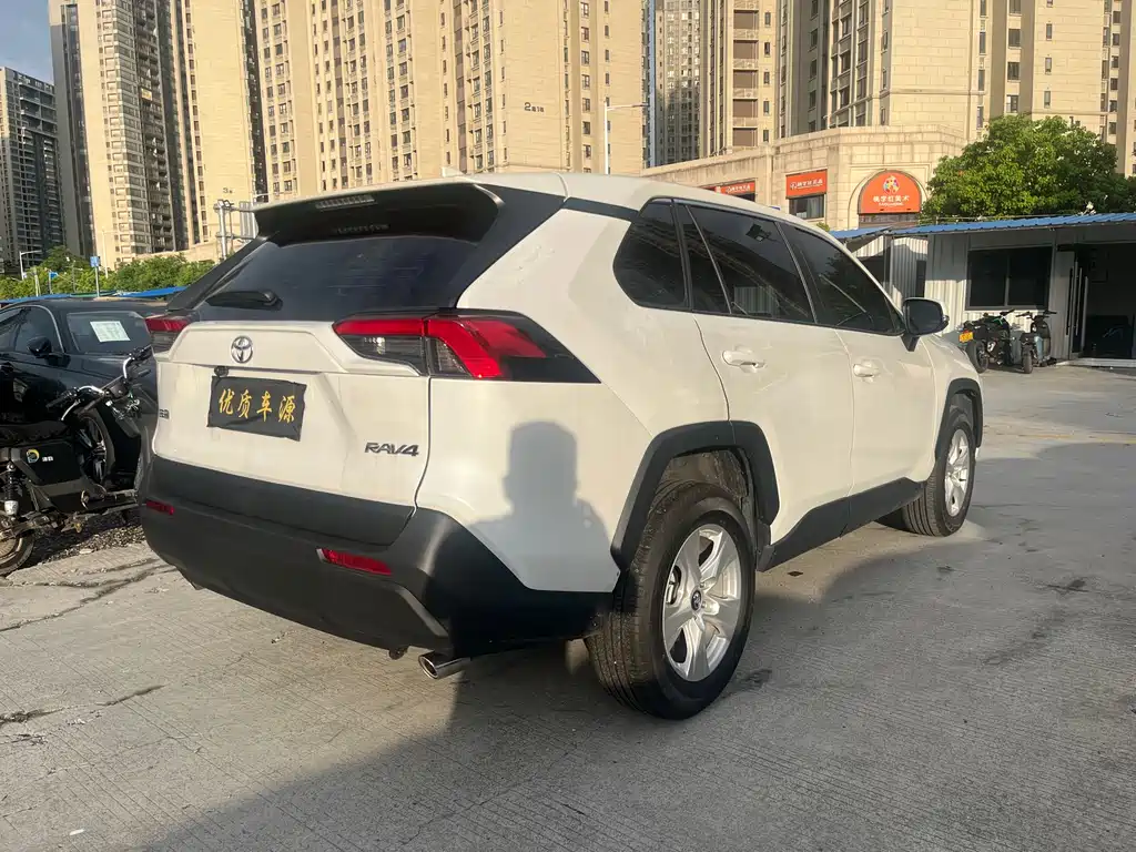Toyota RAV4 2025