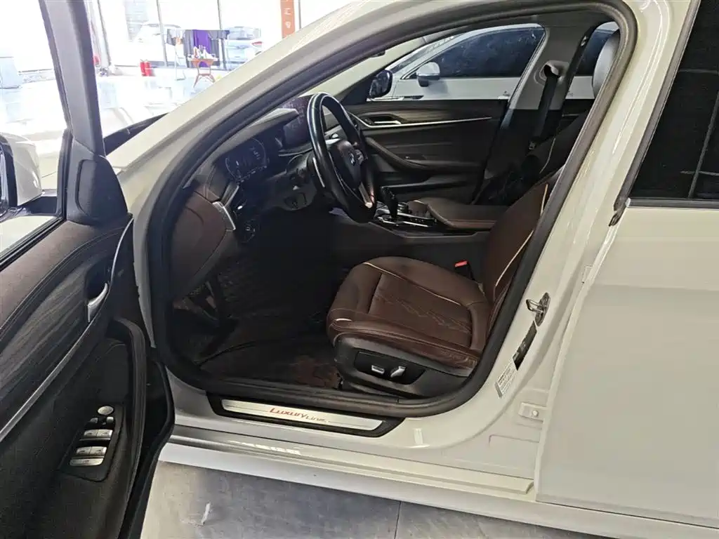 BMW 5 Series 2021 — фото 15