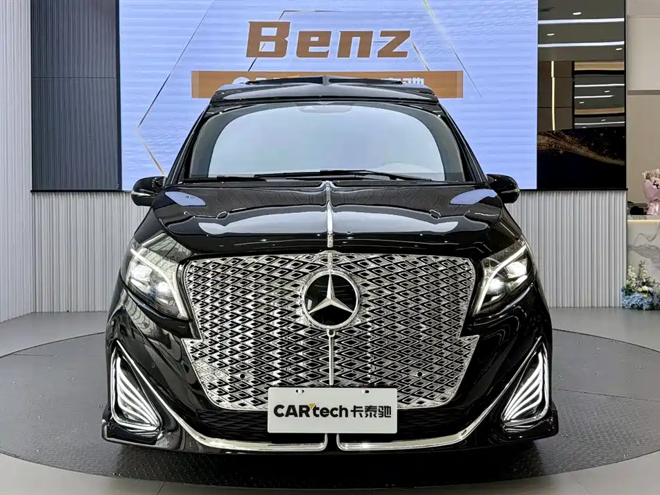 Mercedes-Benz V-Class 2024 — фото 1