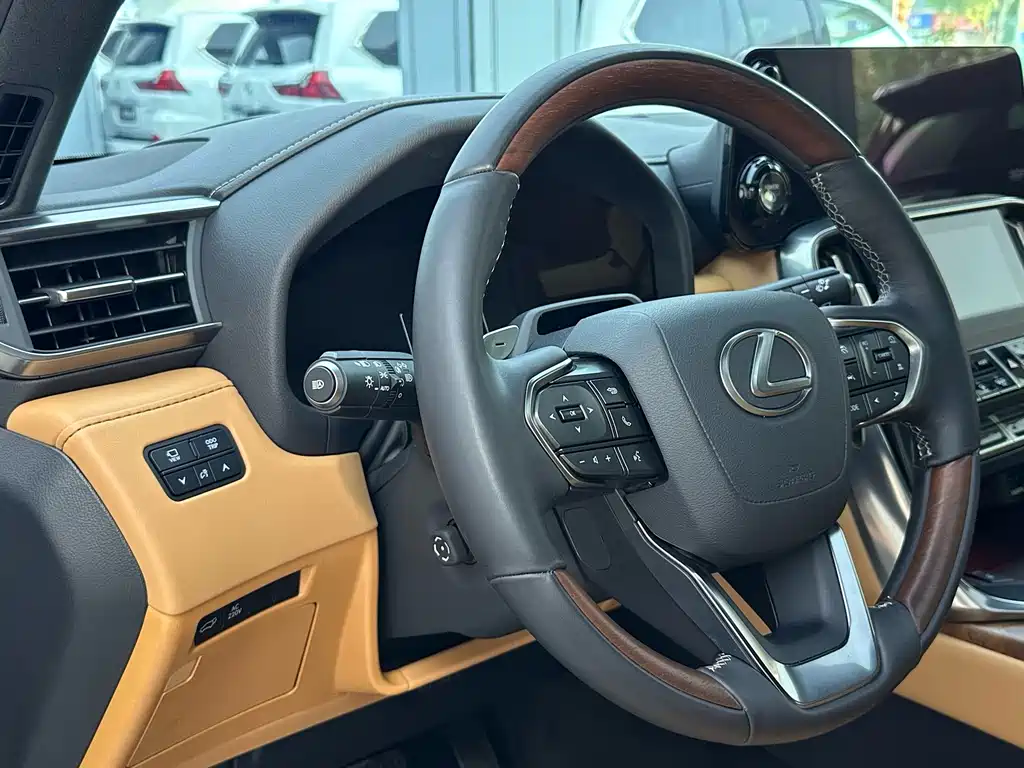 Lexus LX 2025 — фото 20