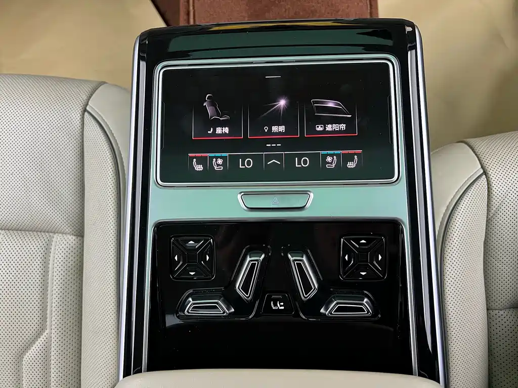 Audi A8 2020 — фото 29