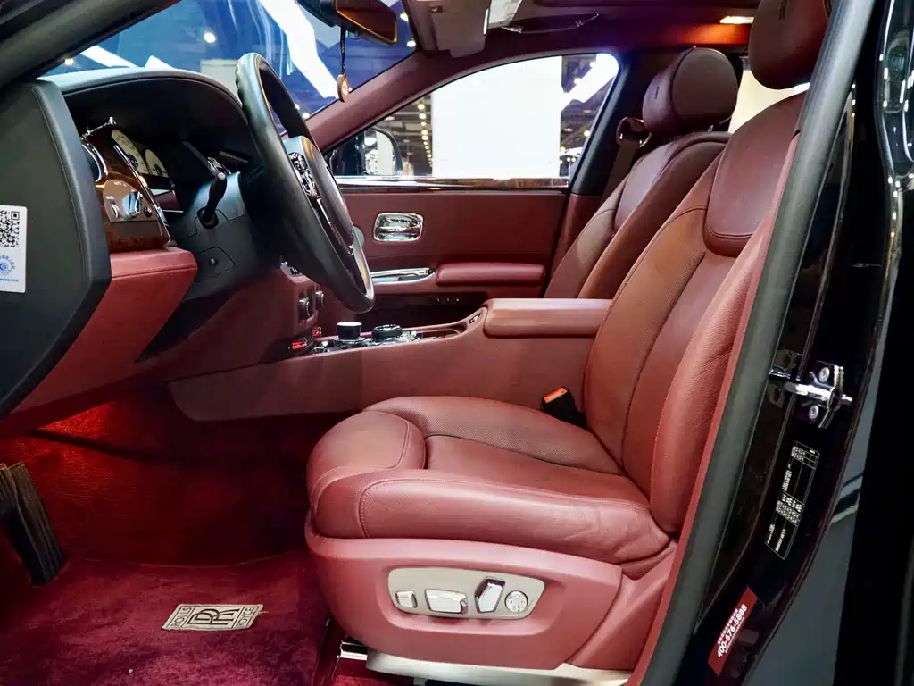 Rolls-Royce Ghost 2016 — фото 12
