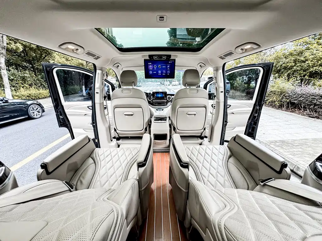 Mercedes-Benz V-Class 2021 — фото 13