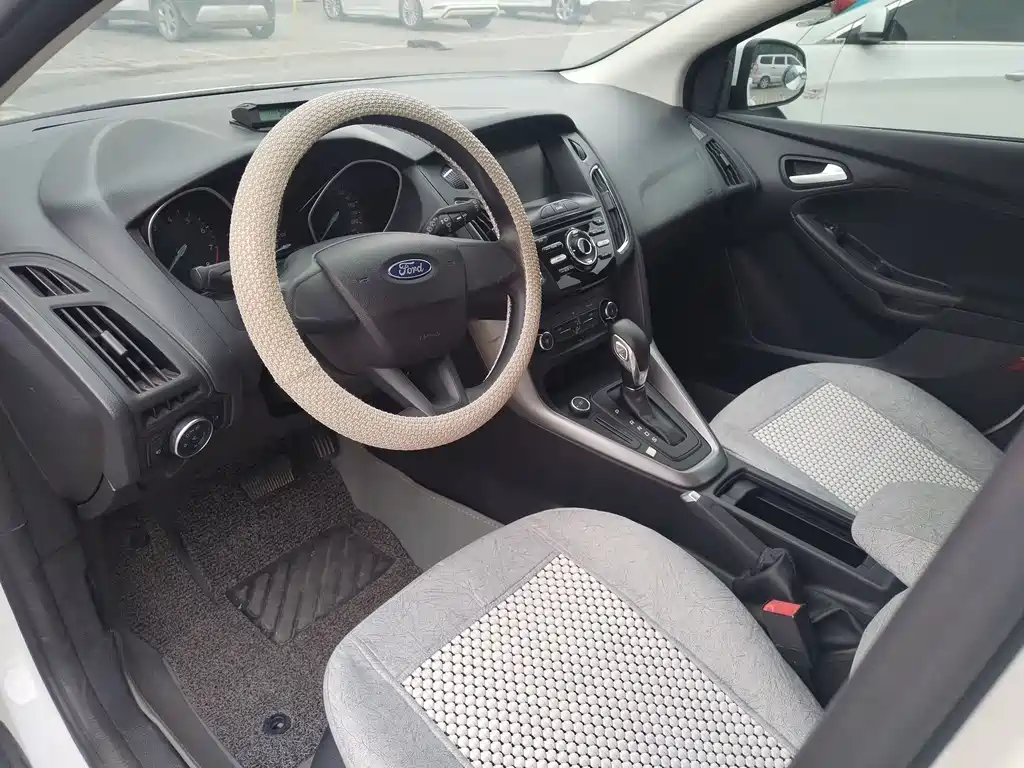 Ford Focus 2017 — фото 11
