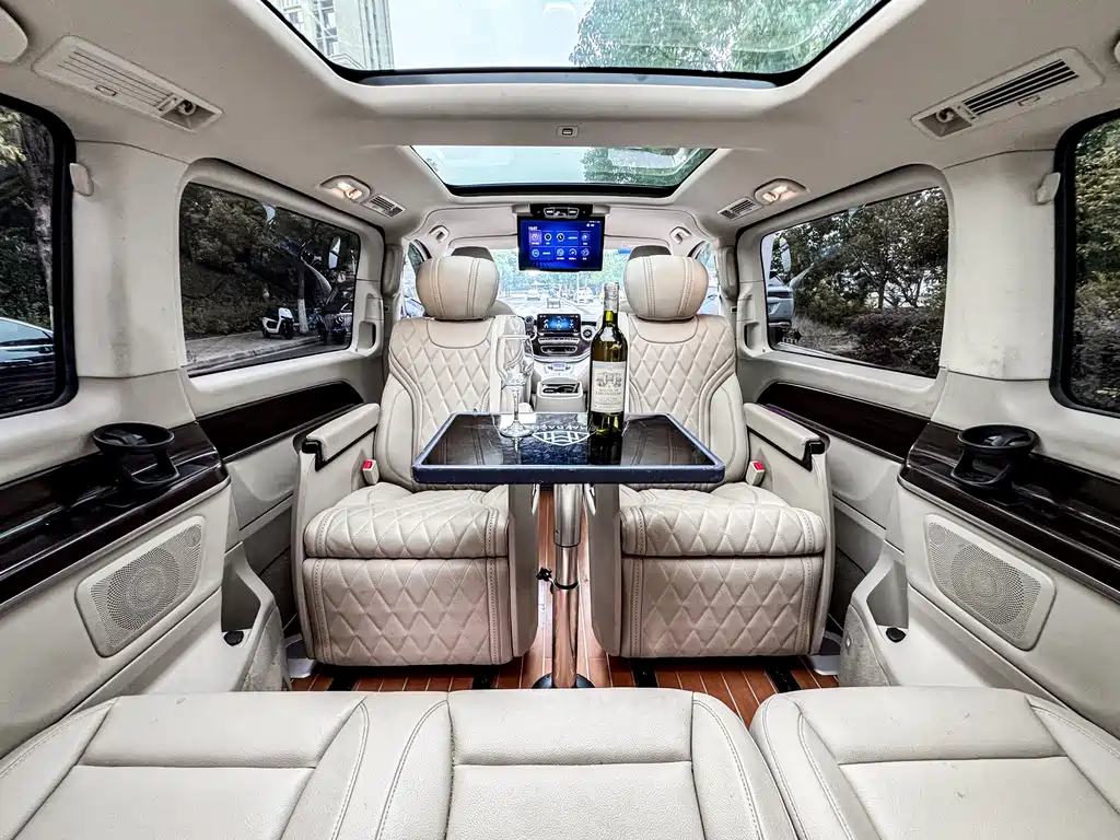 Mercedes-Benz V-Class 2021 — фото 26