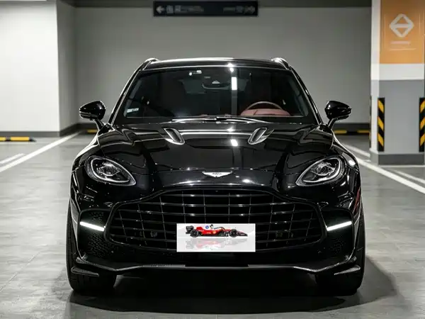 Aston Martin DBX 2021