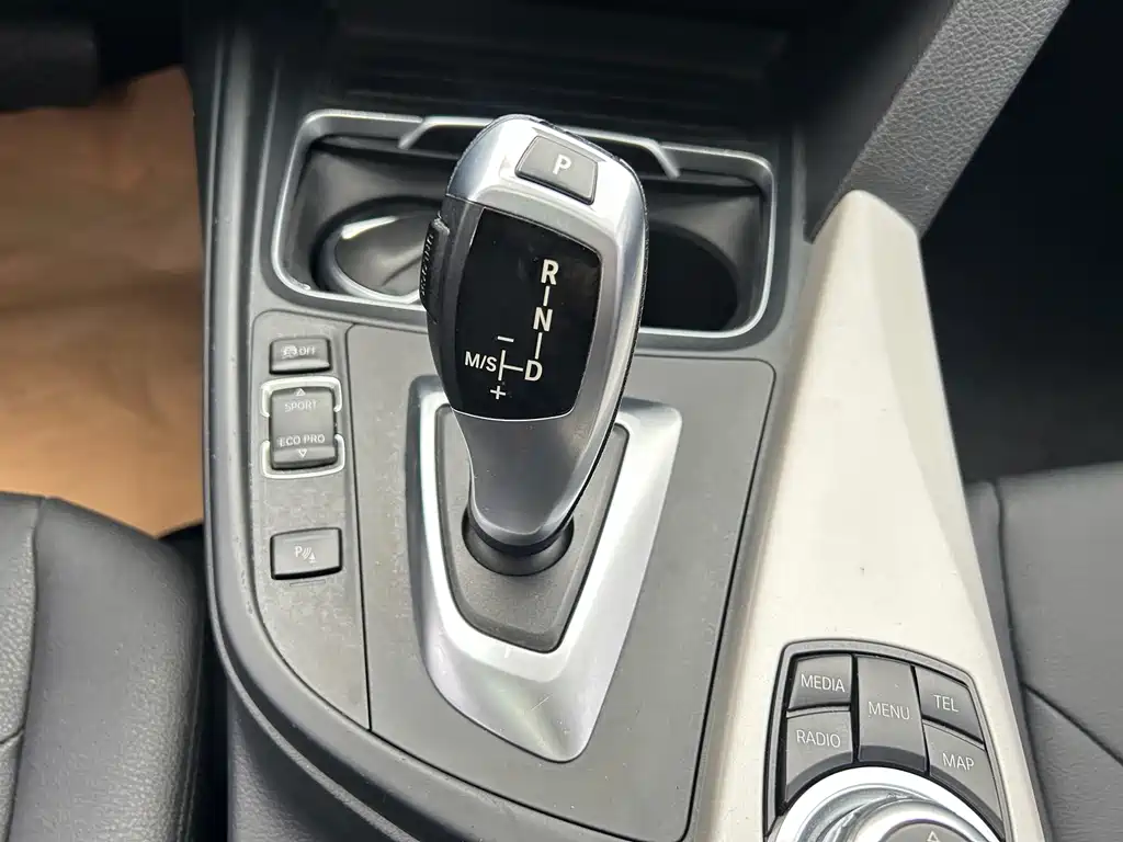 BMW 3 Series 2015 — фото 14
