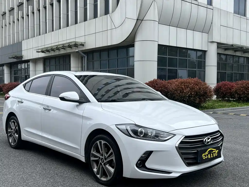 Hyundai Elantra 2017 — фото 3