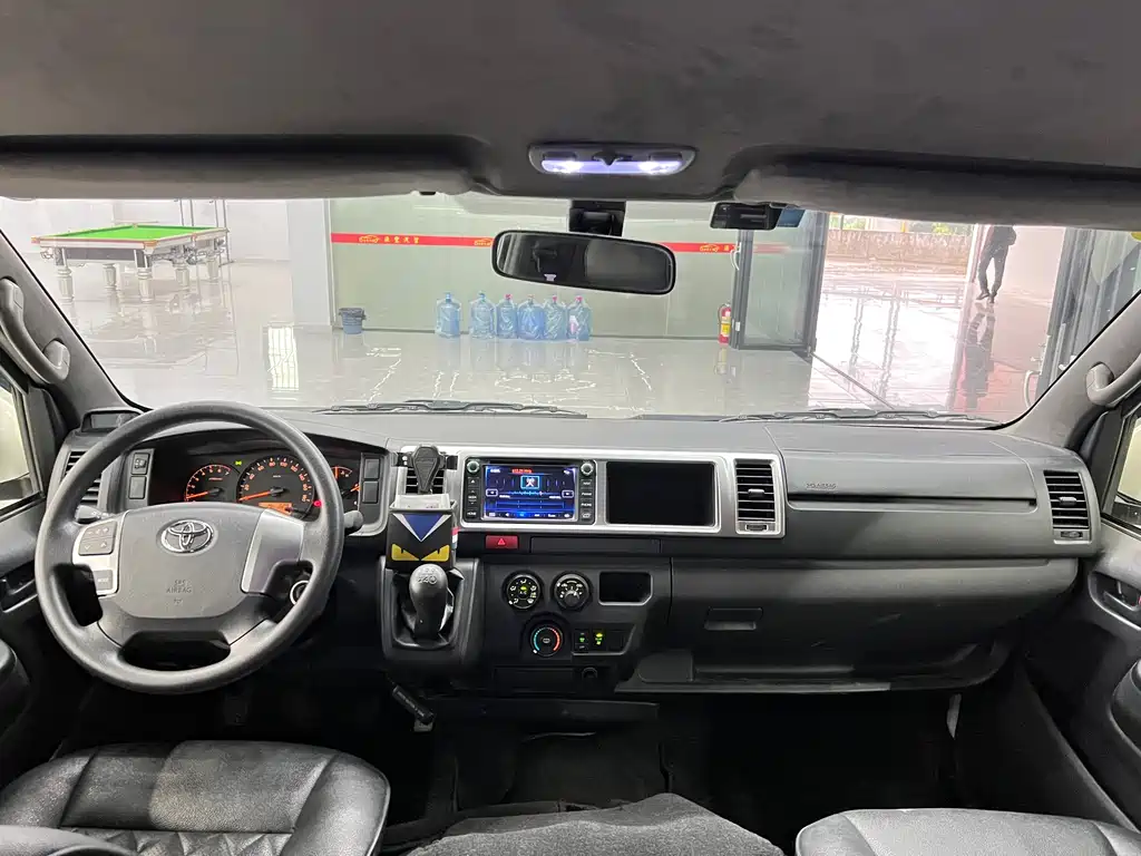 Toyota Hiace 2016 — фото 11