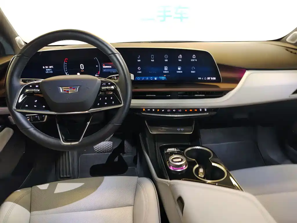 Cadillac GT4 2023 — фото 27