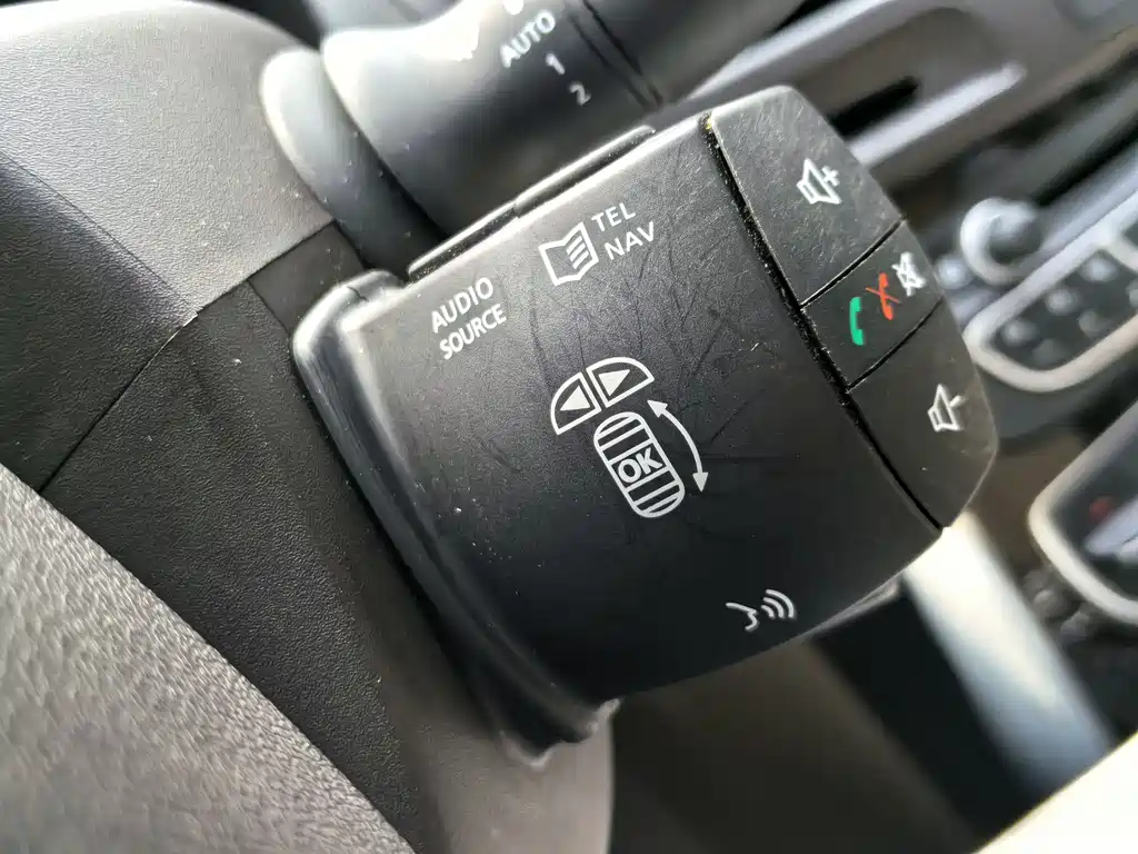 Renault Latitude 2012 — фото 18