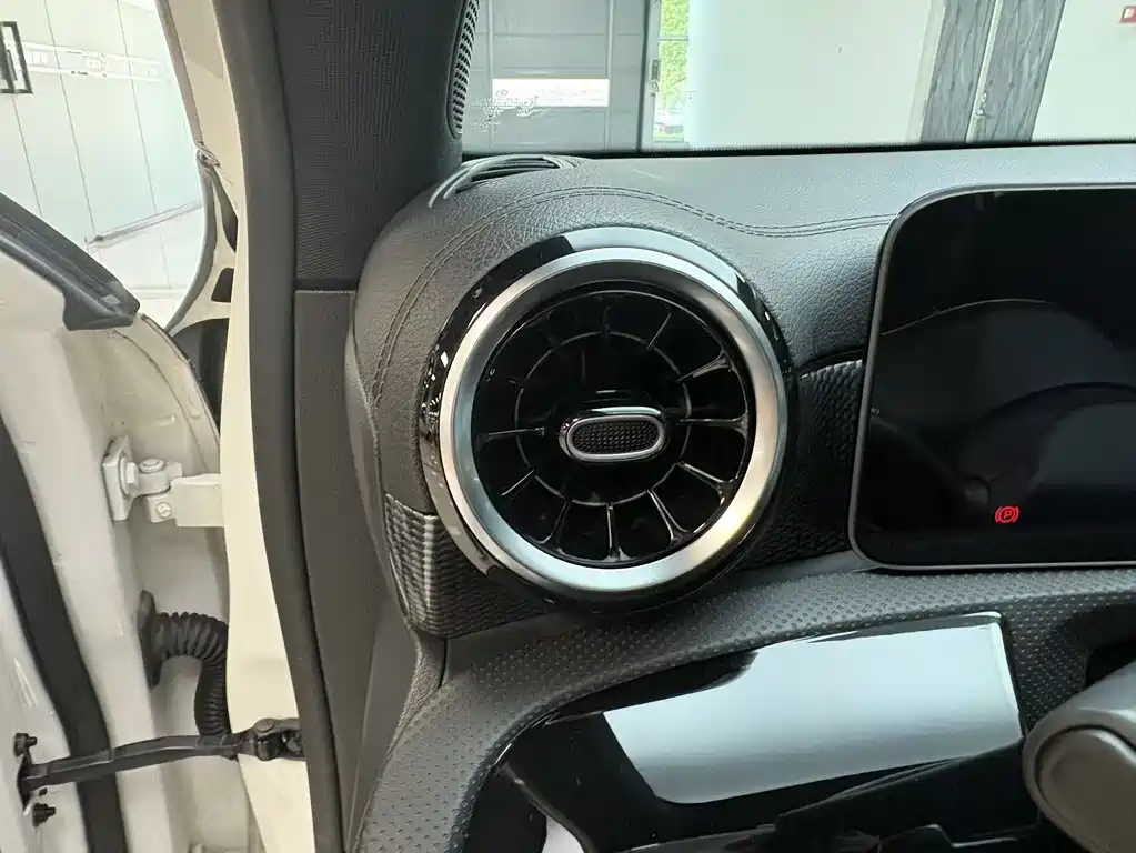 Mercedes-Benz A-Class 2019 — фото 12
