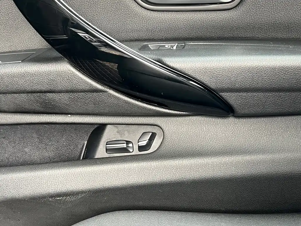 BMW 3 Series 2017 — фото 26