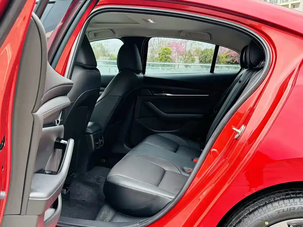 Mazda 3 Axela 2019 — фото 12