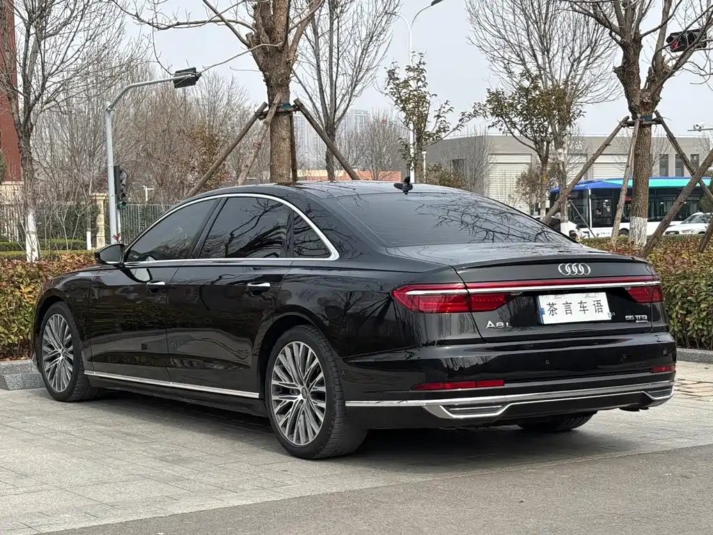 Audi A8 2020 — фото 6