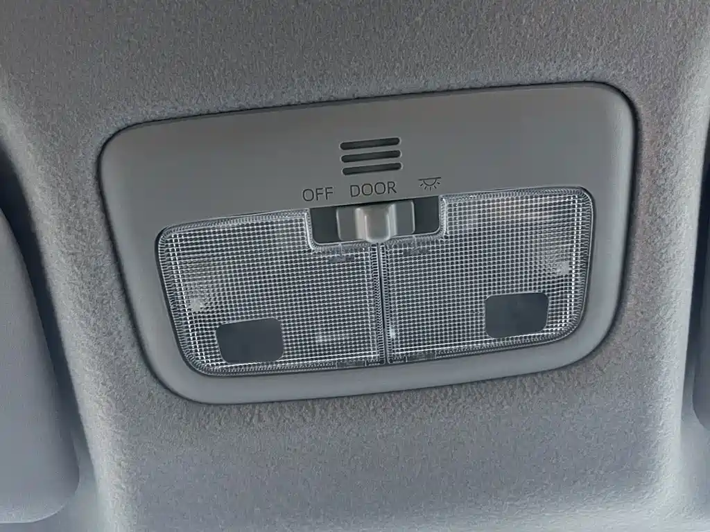 Toyota Yaris L 2023 — фото 13