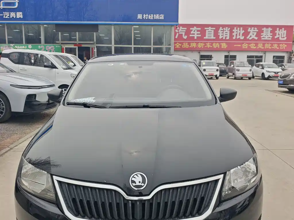 Skoda Rapid 2015 — фото 2