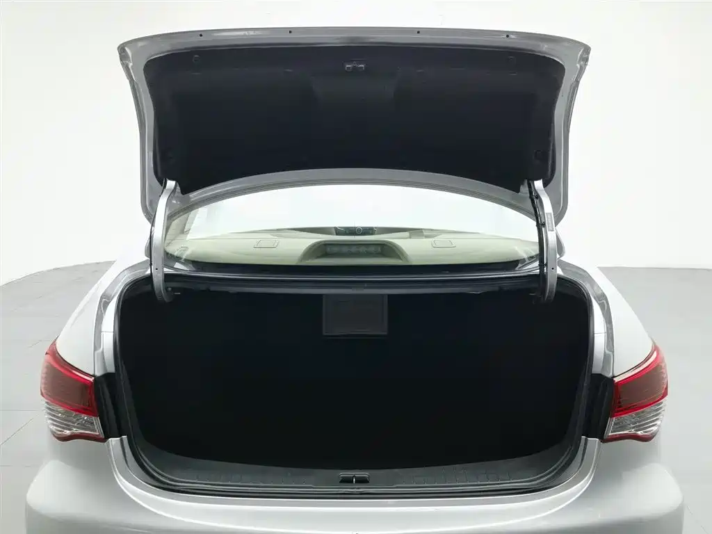 Nissan Sylphy 2018 — фото 16