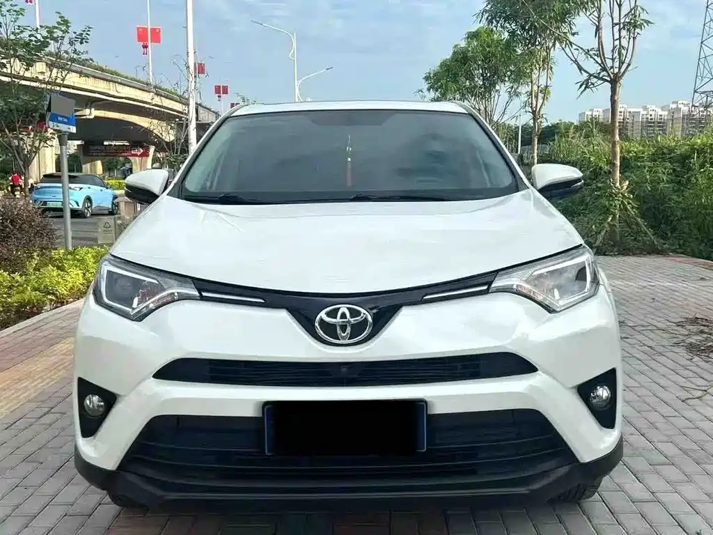 Toyota RAV4 2019 — фото 2