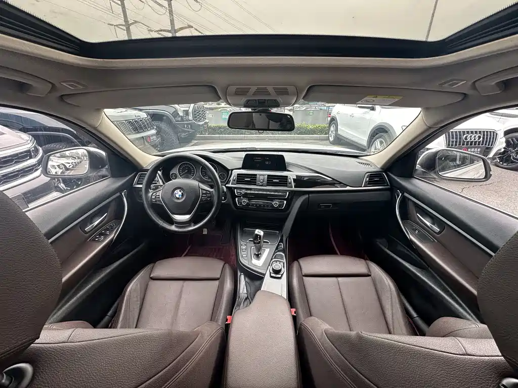 BMW 3 Series 2018 — фото 14