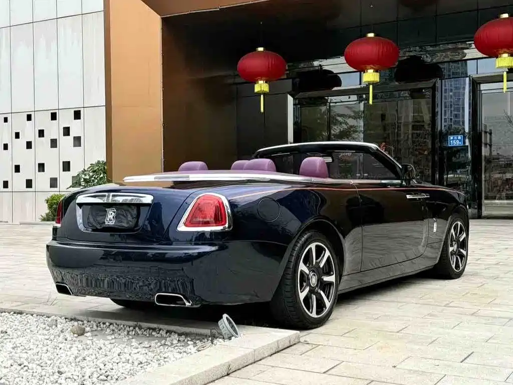 Rolls-Royce Dawn 2018 — фото 11