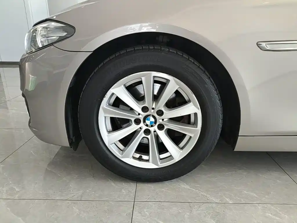 BMW 5 Series 2016 — фото 23