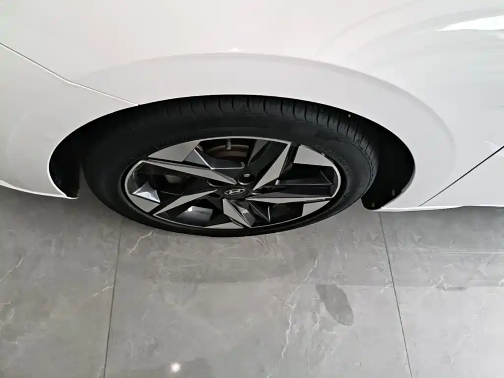 Hyundai Elantra 2023 — фото 23