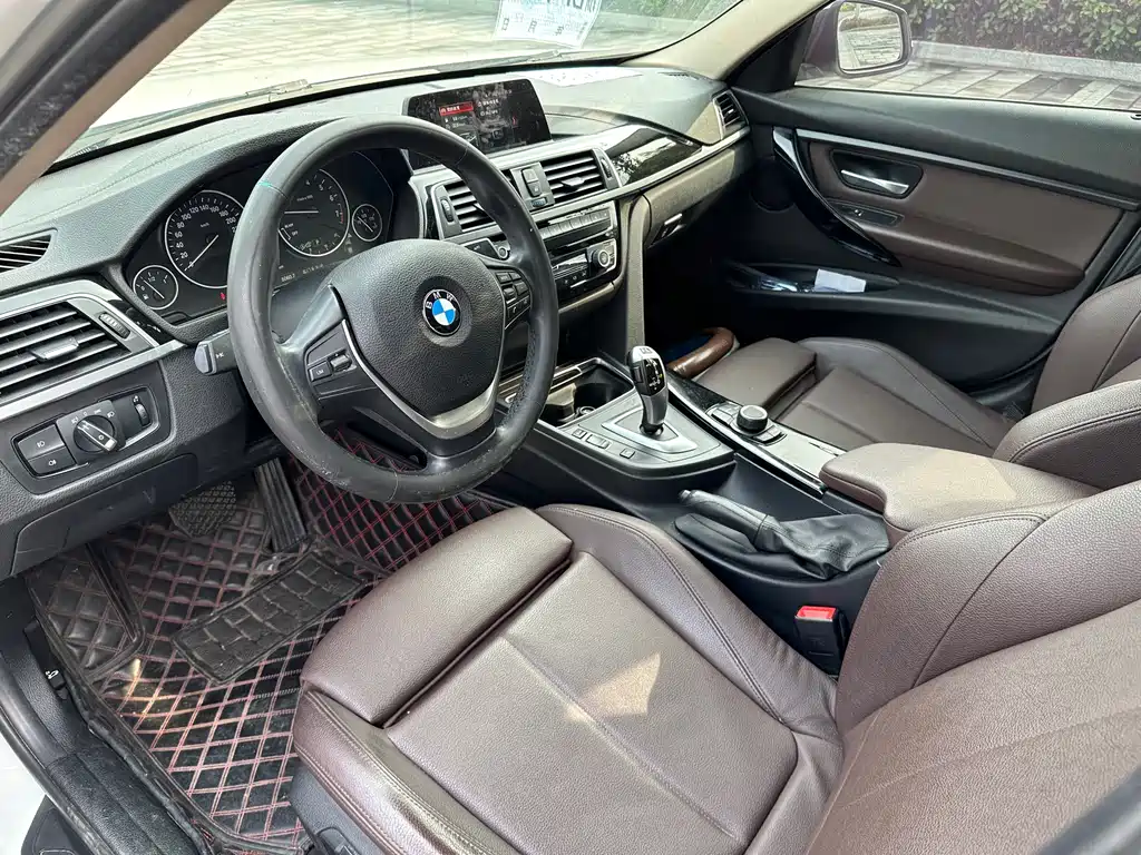 BMW 3 Series 2018 — фото 9