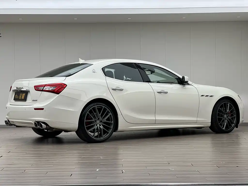 Maserati Ghibli 2016 — фото 22