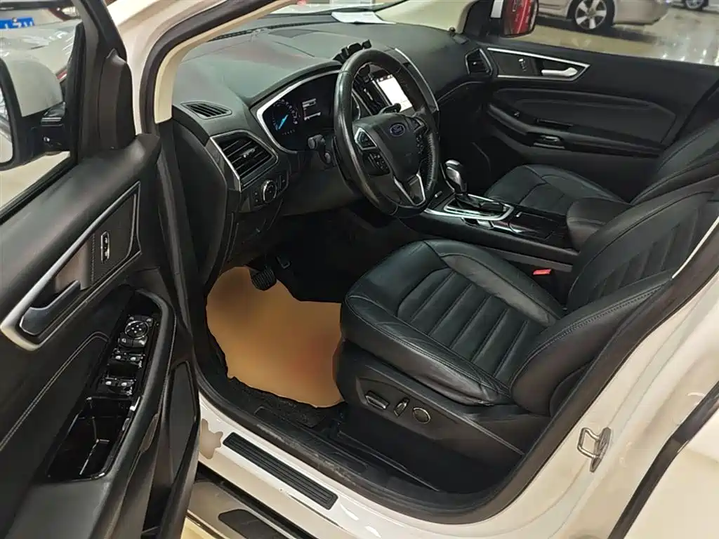 Ford Edge 2018 — фото 16