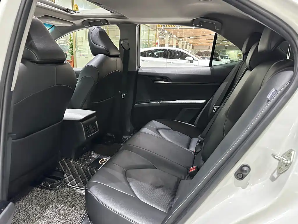 Toyota Camry 2021 — фото 10