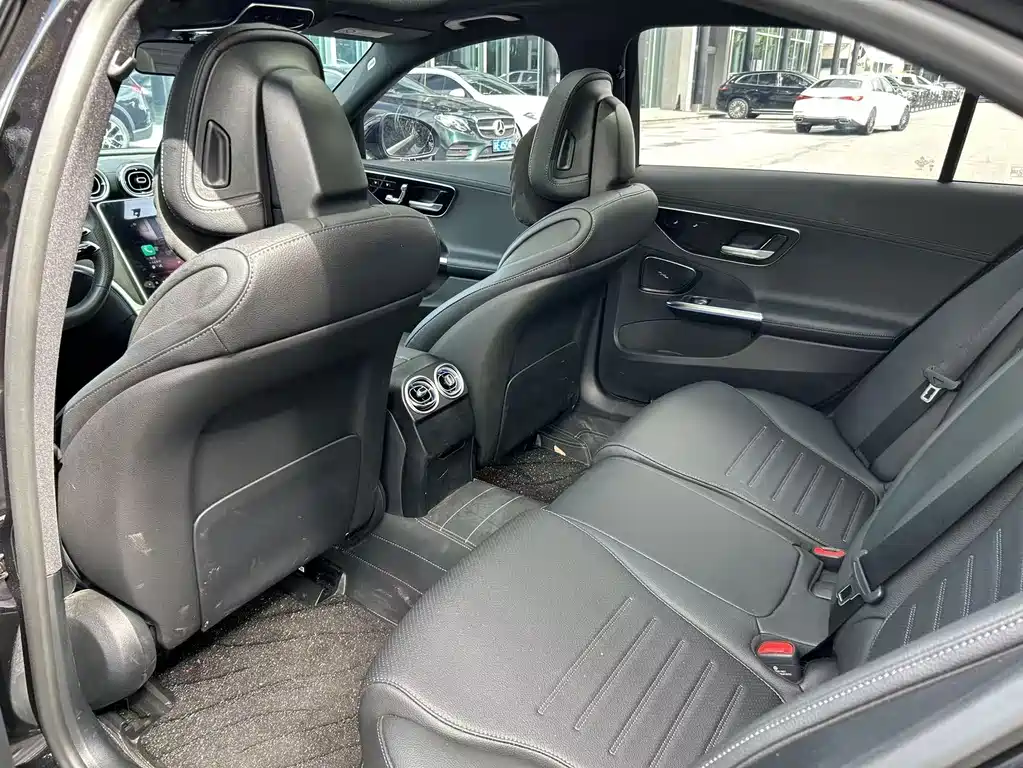 Mercedes-Benz C-Class 2024 — фото 12