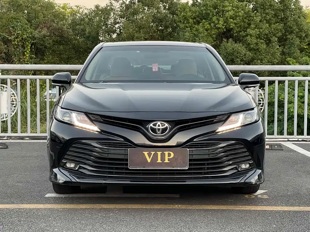 Toyota Camry 2022 — фото 2