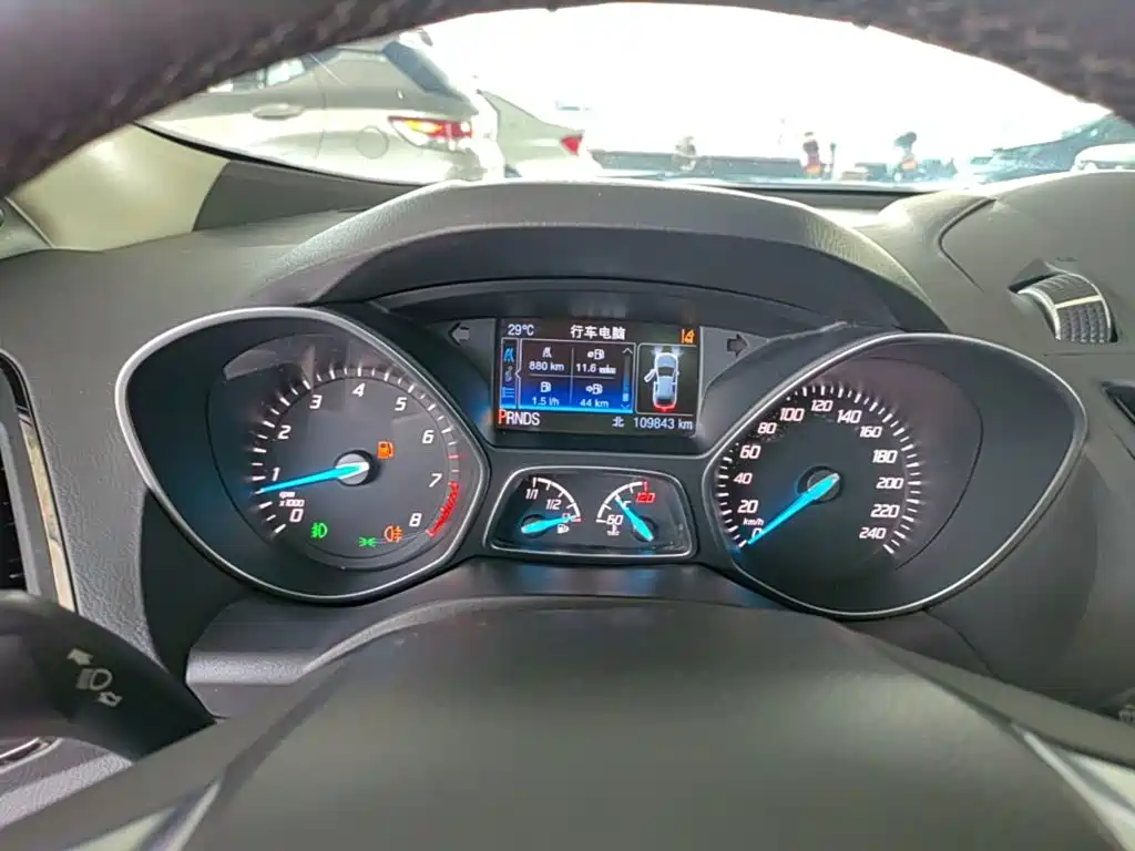 Ford Kuga 2015 — фото 12