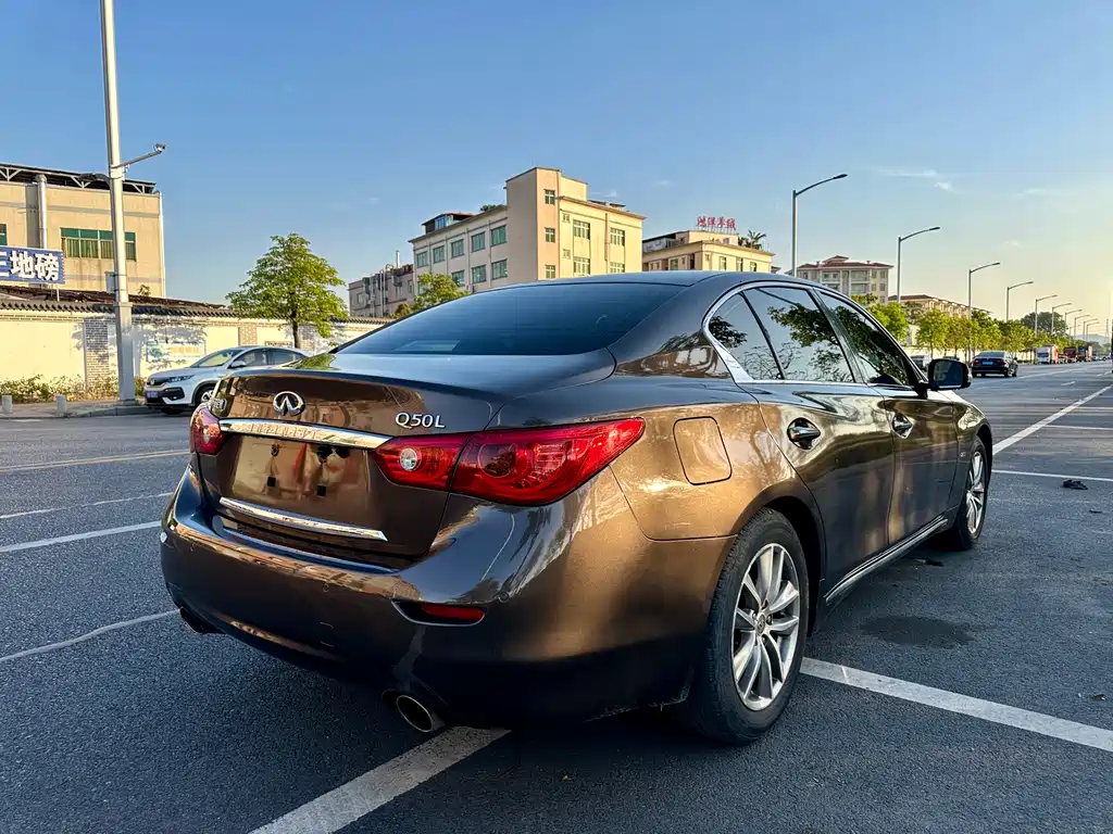 Infiniti Q50L 2015 — фото 13