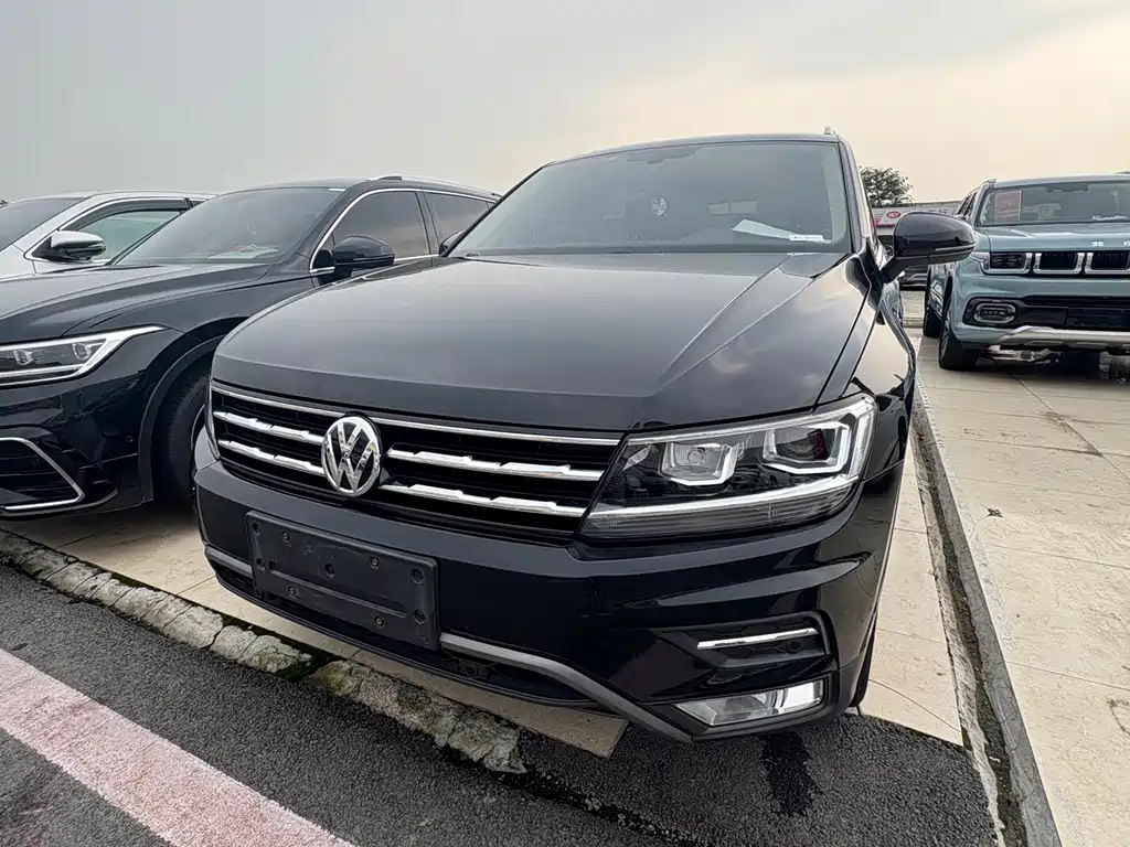 Volkswagen Tiguan L 2019 — фото 1