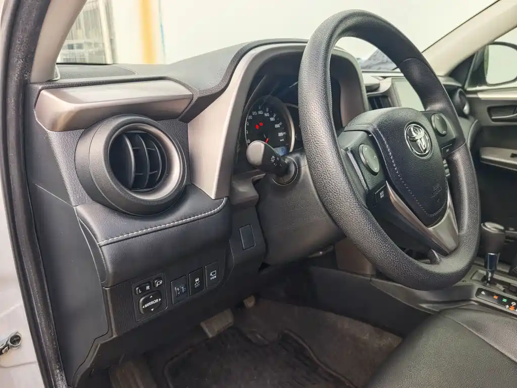 Toyota RAV4 2019 — фото 14