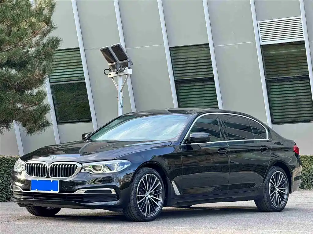 BMW 5 Series 2020 — фото 1